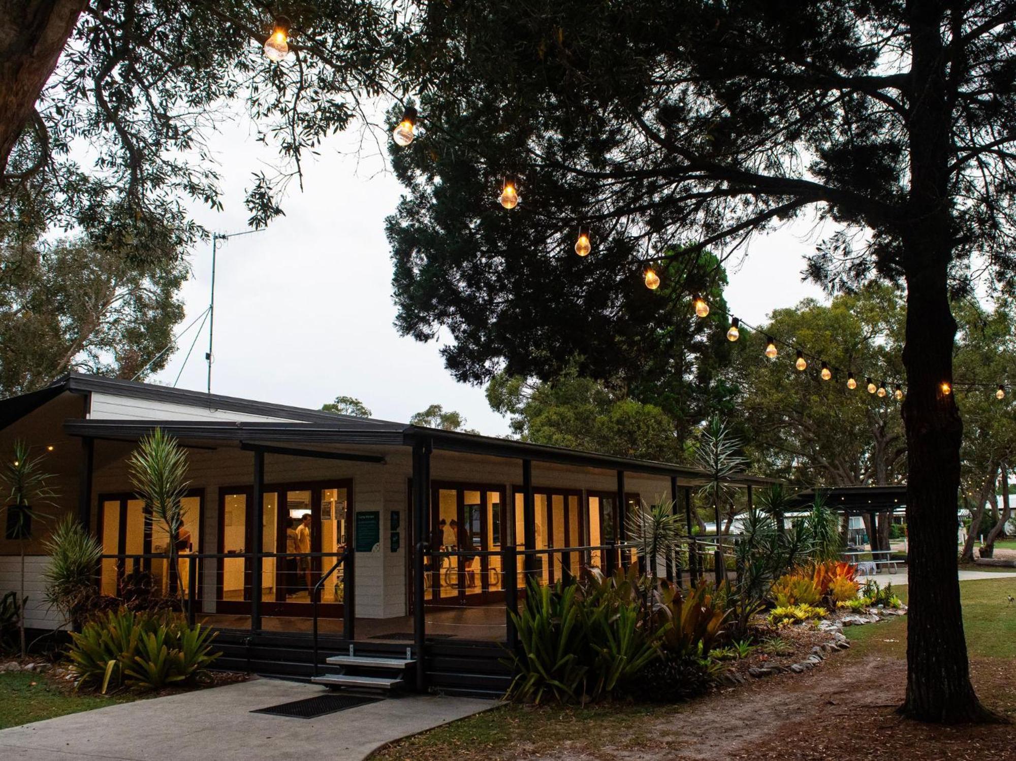 Big4 Breeze Holiday Parks - Rainbow Beach Exterior photo